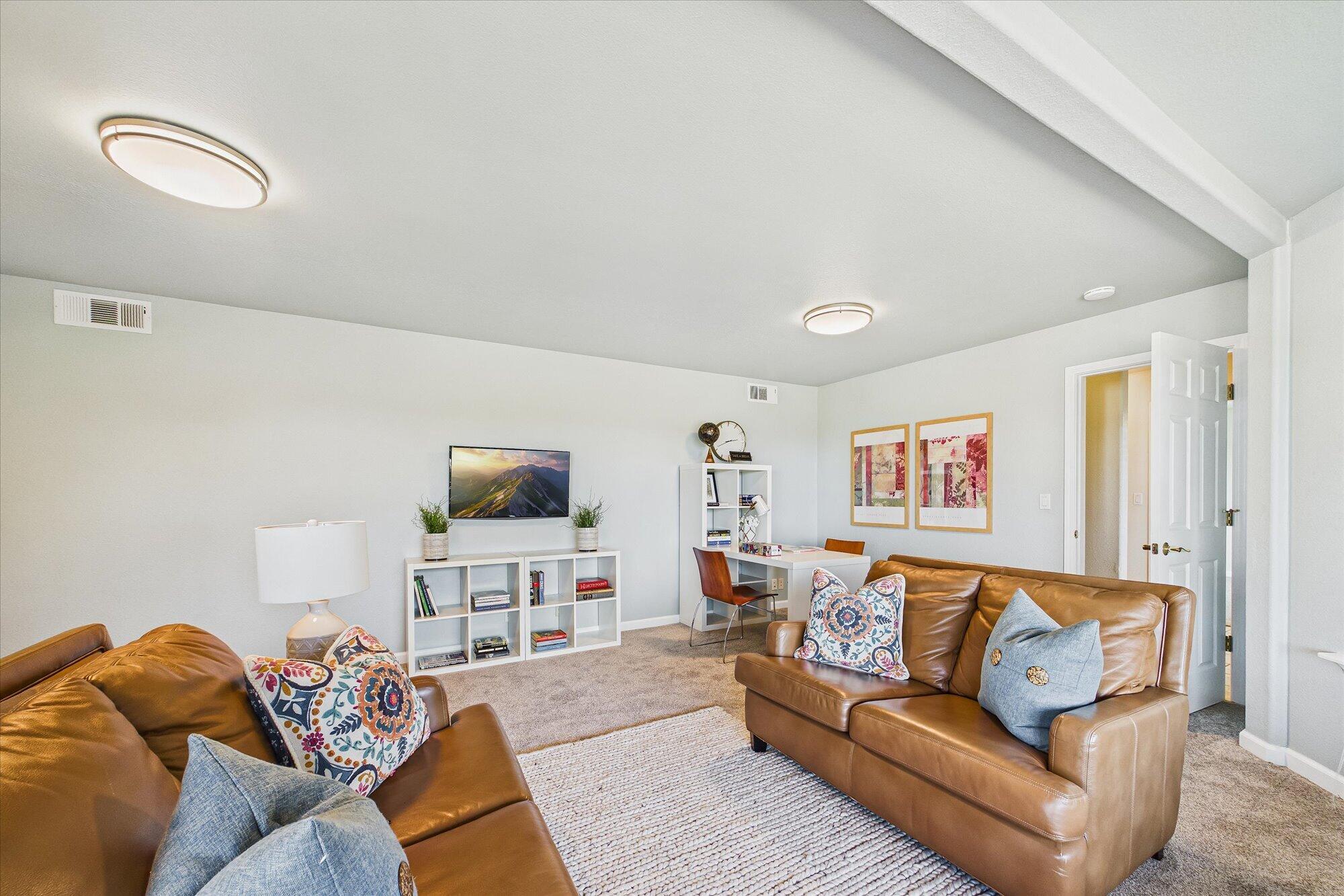 8 Minette Lane