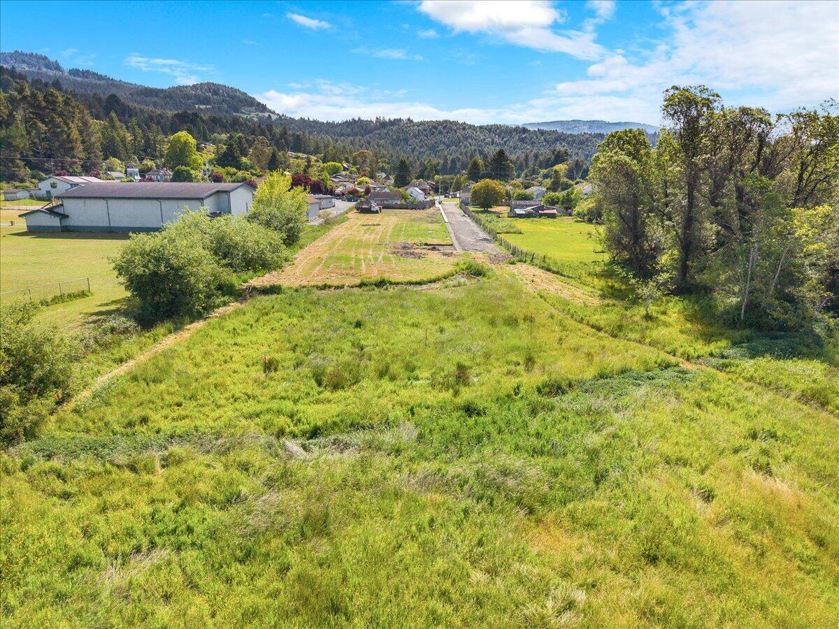 01 Railroad Avenue
