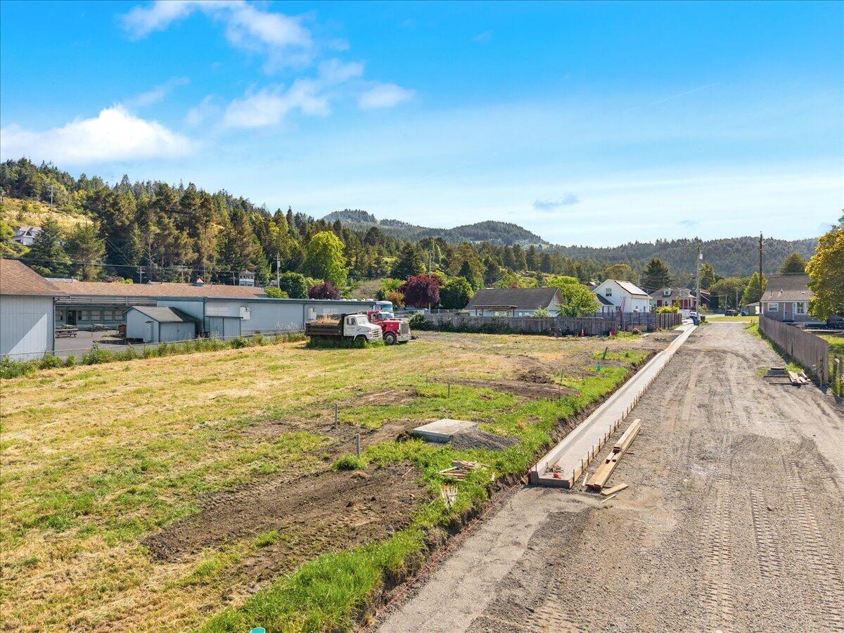 01 Railroad Avenue