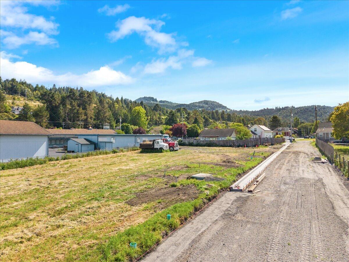 01 Railroad Avenue