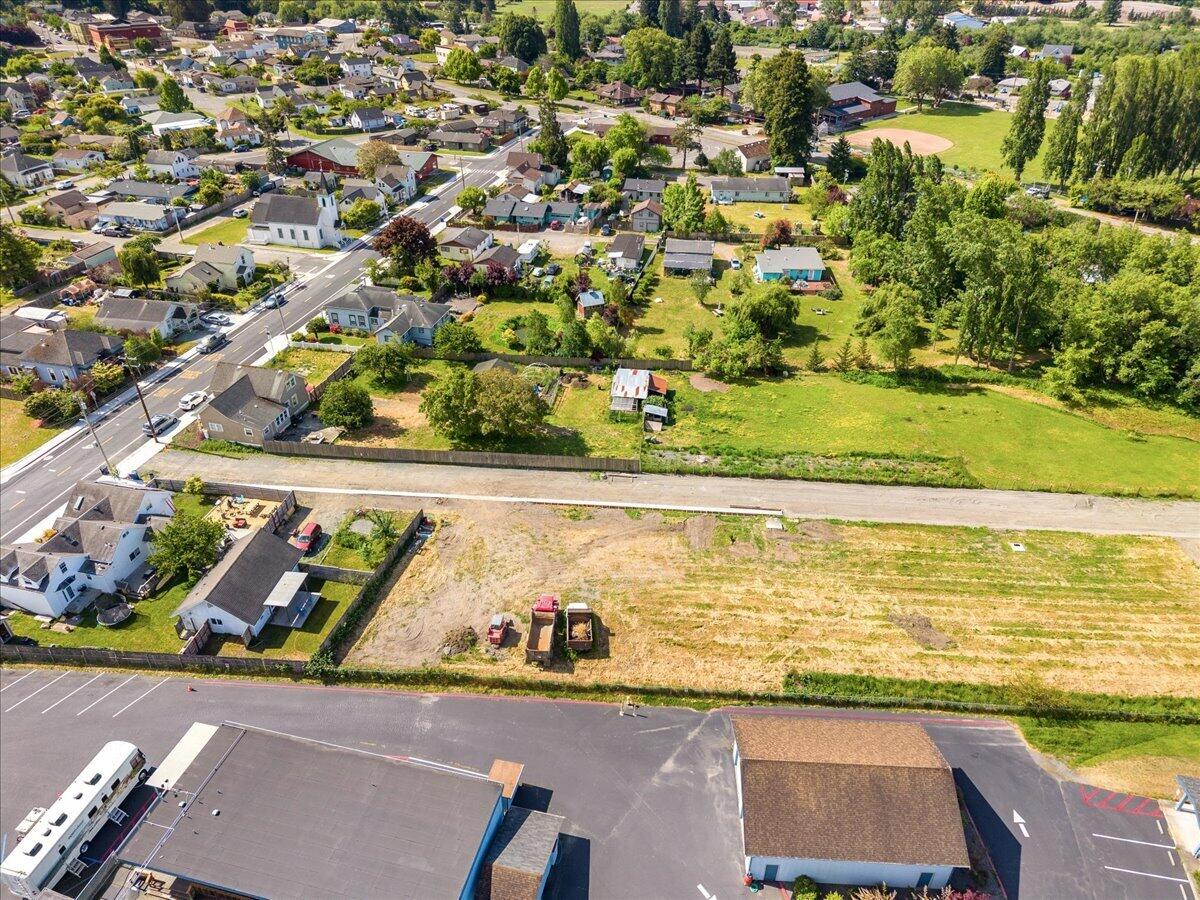 02 Railroad Avenue
