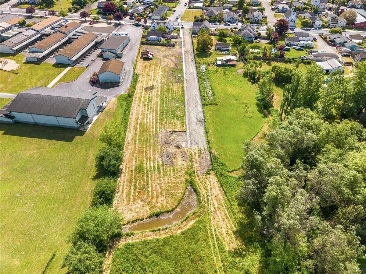03 Railroad Avenue