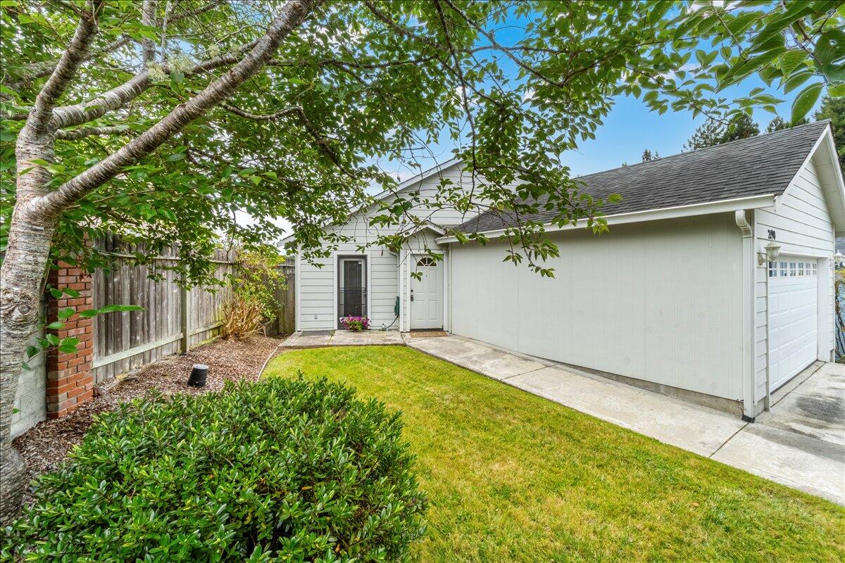 2190 Foxwood Drive