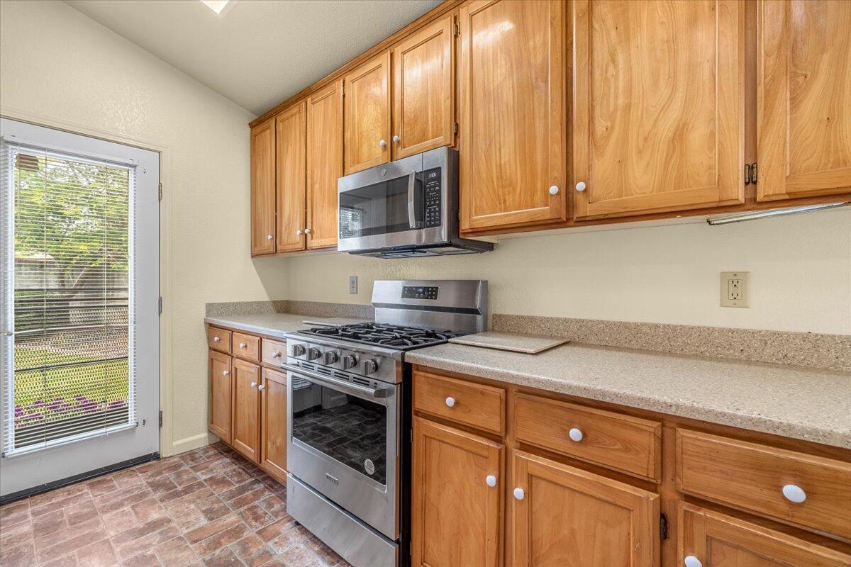2190 Foxwood Drive
