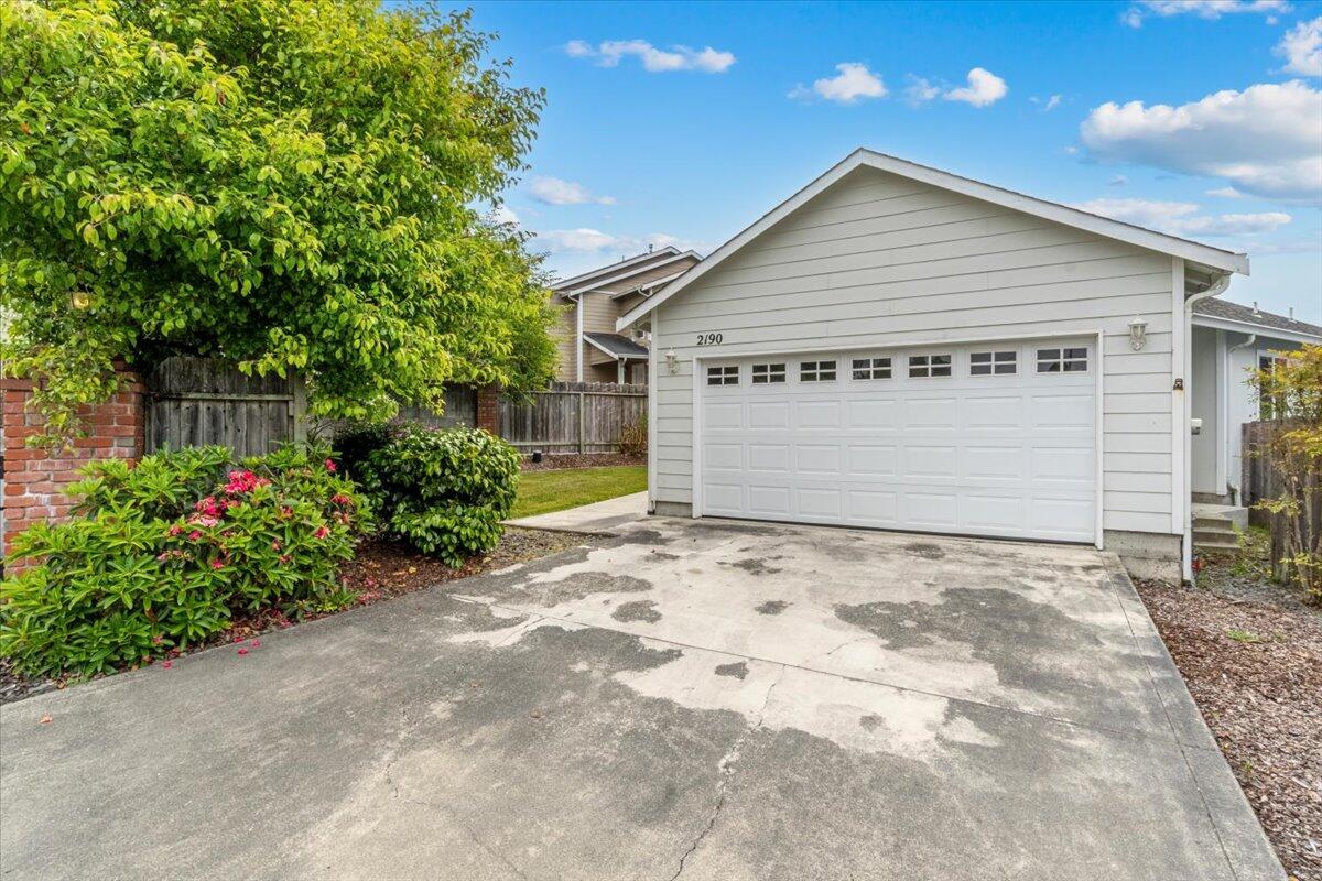 2190 Foxwood Drive