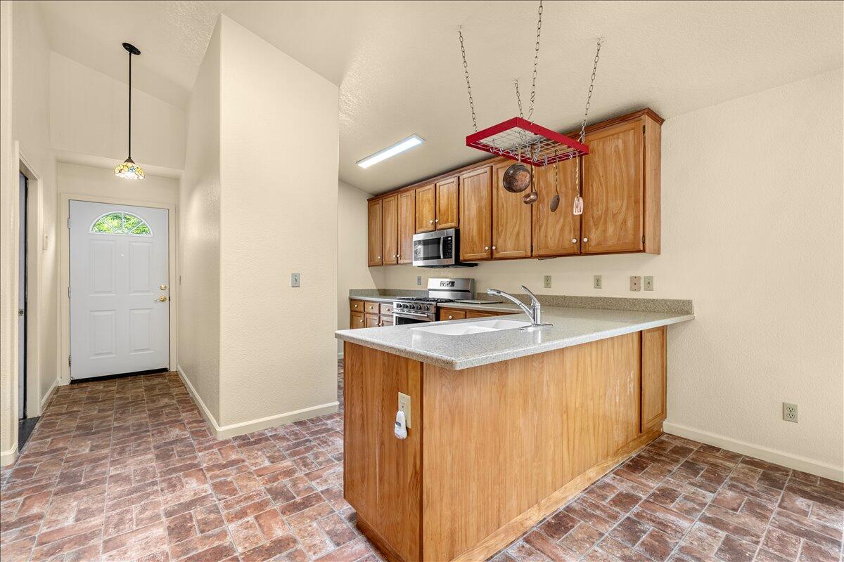 2190 Foxwood Drive