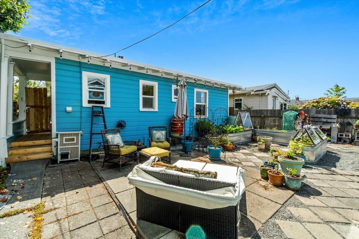 2828 D Street