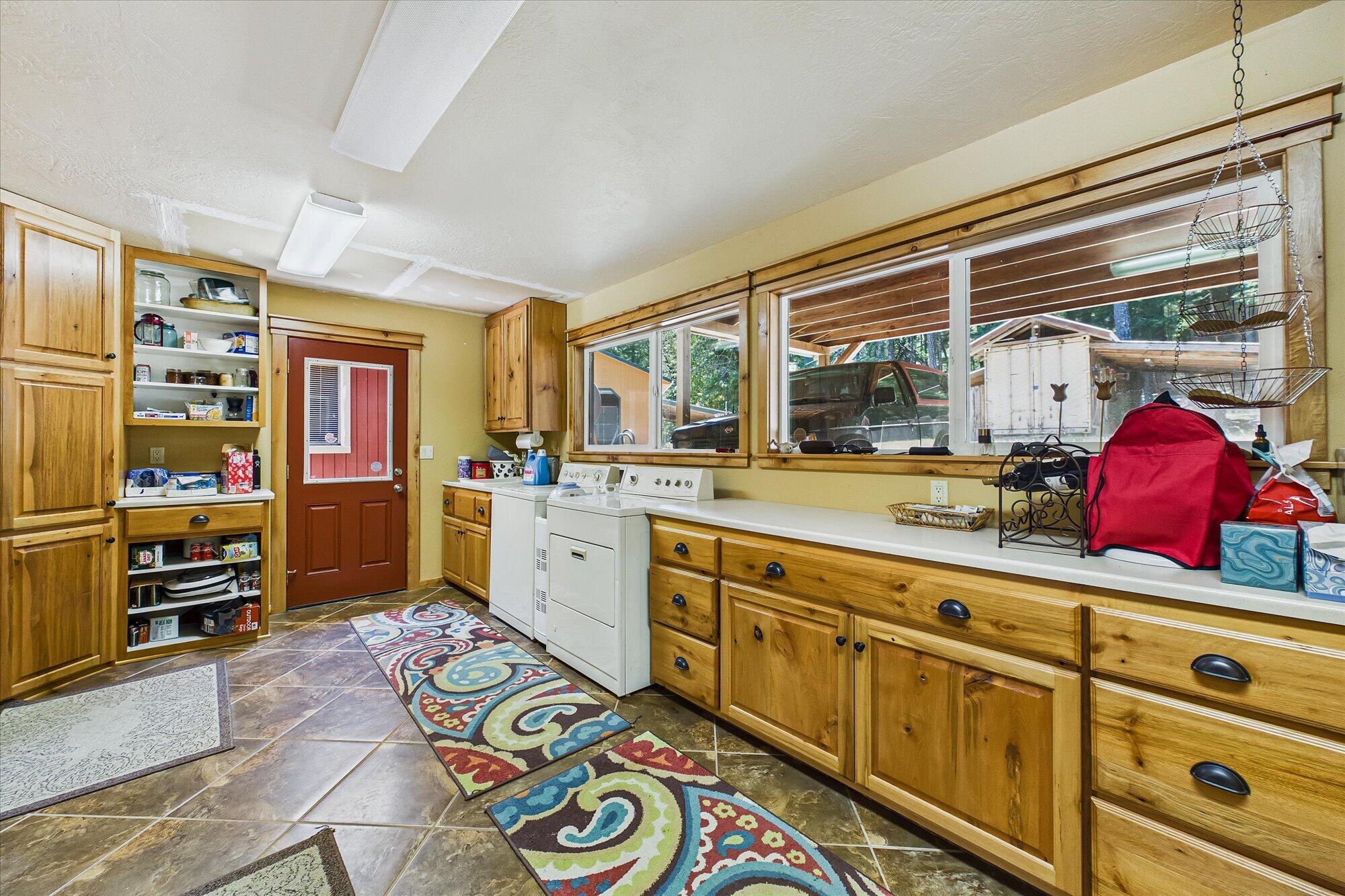 571 Sunrise Boulevard