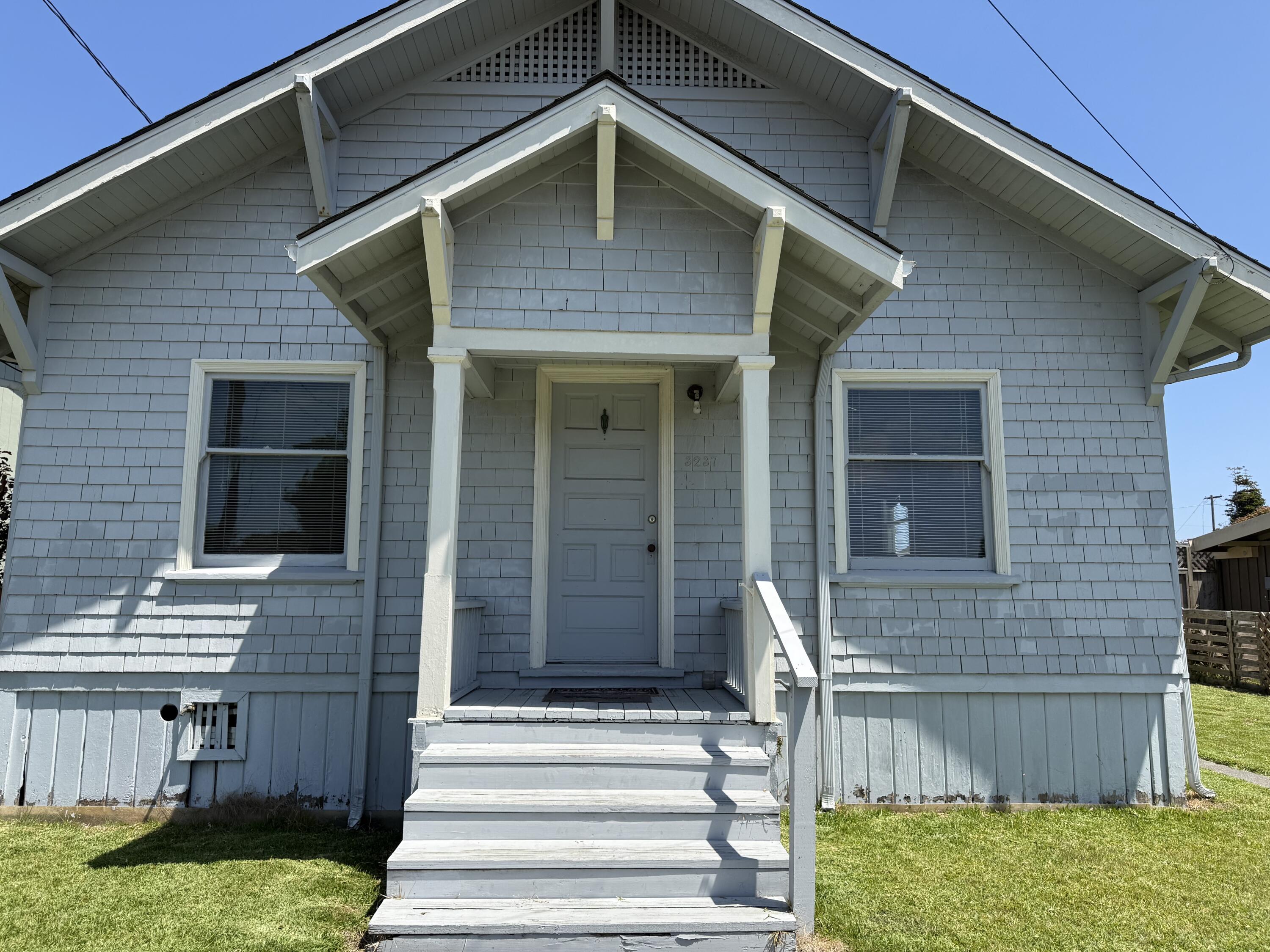 3237 Summer Street