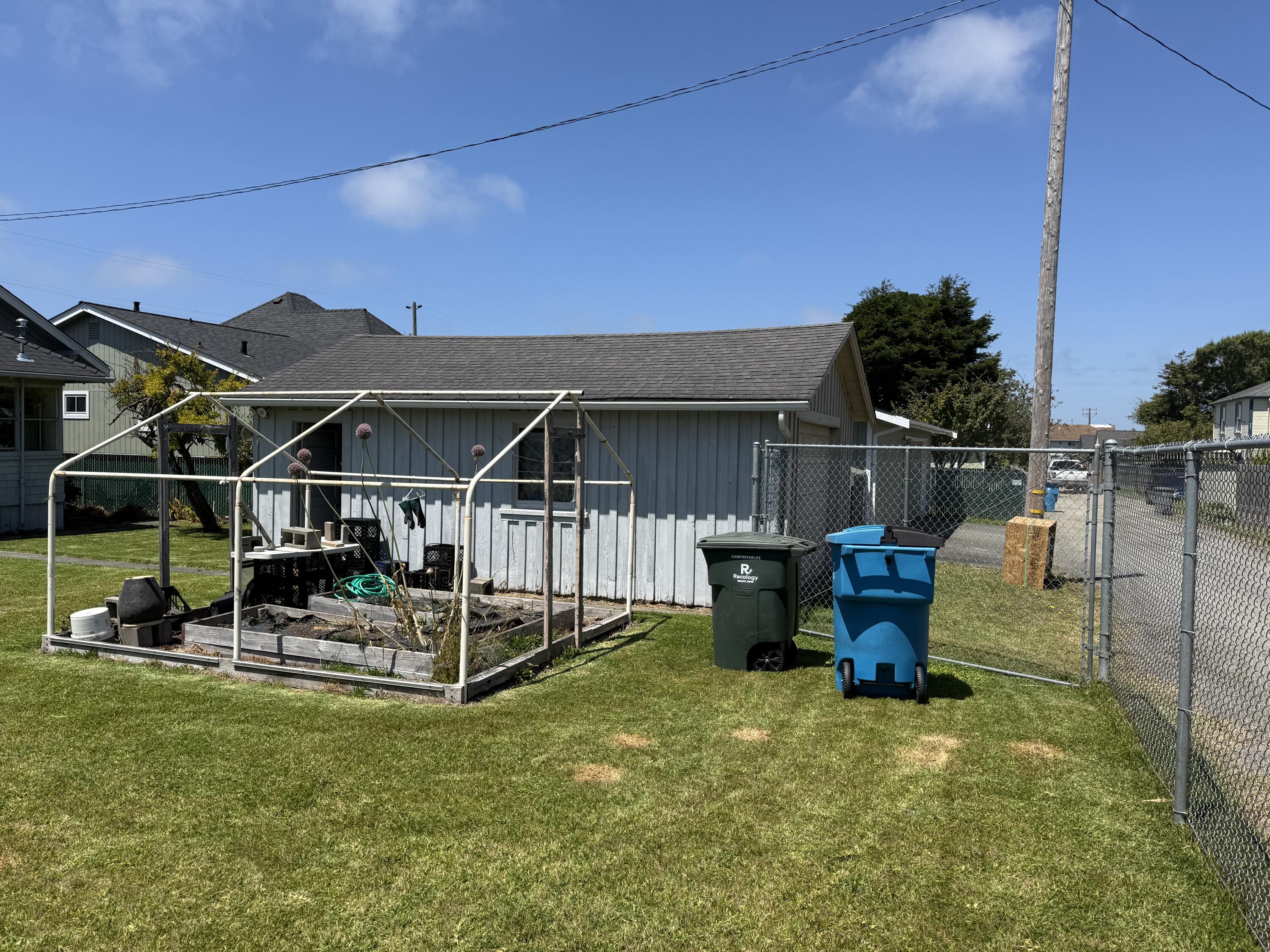 3237 Summer Street