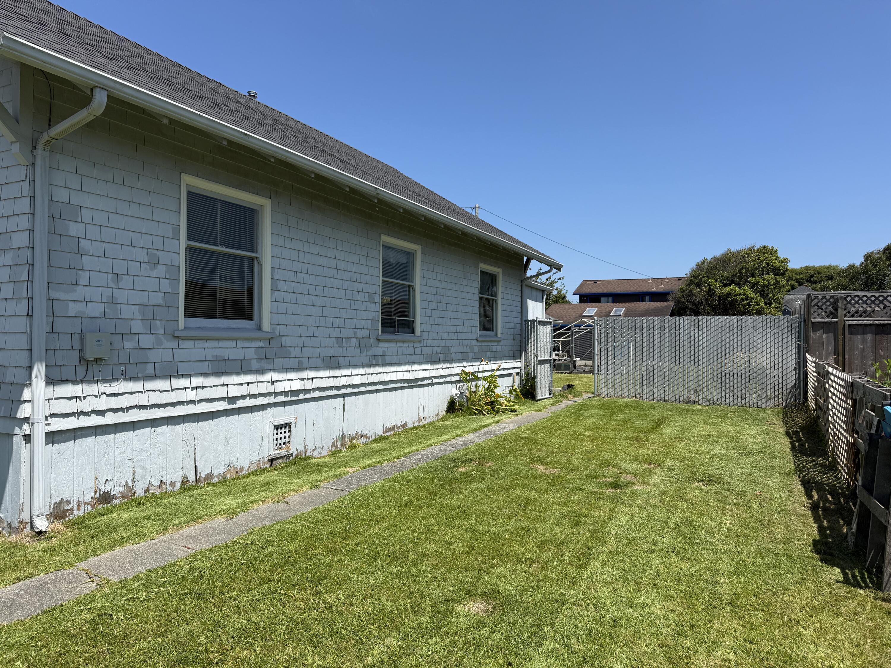 3237 Summer Street