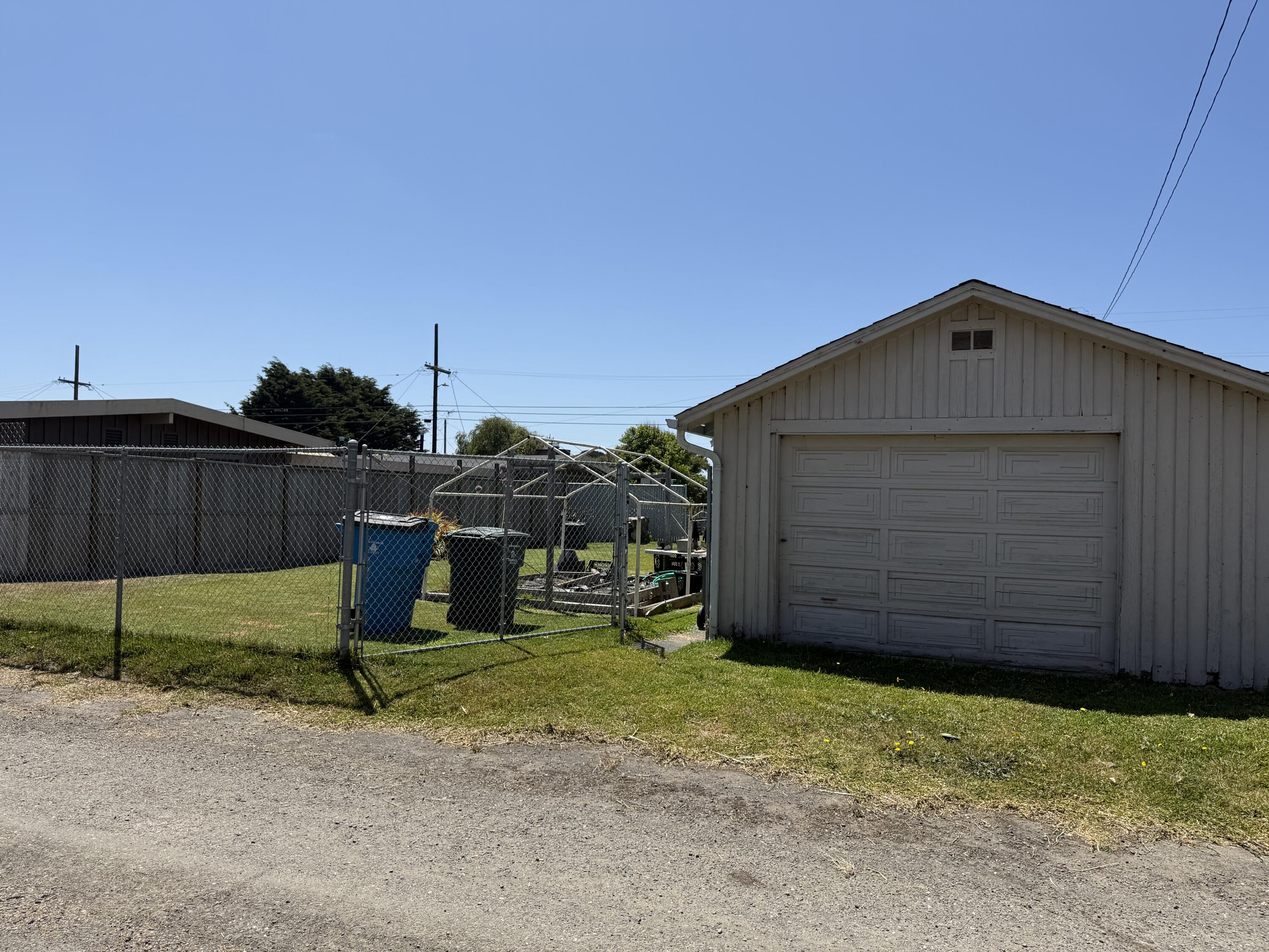 3237 Summer Street