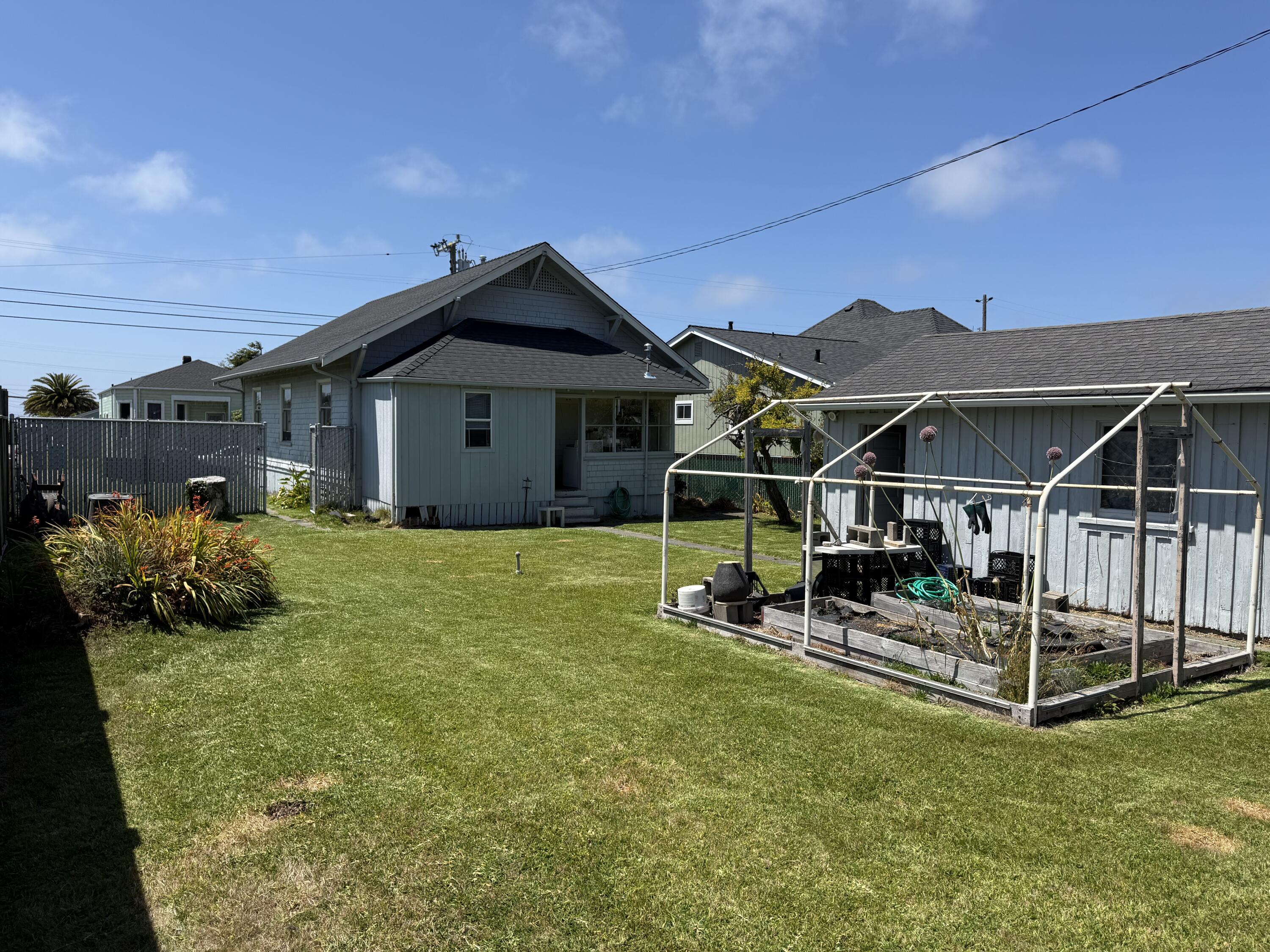 3237 Summer Street