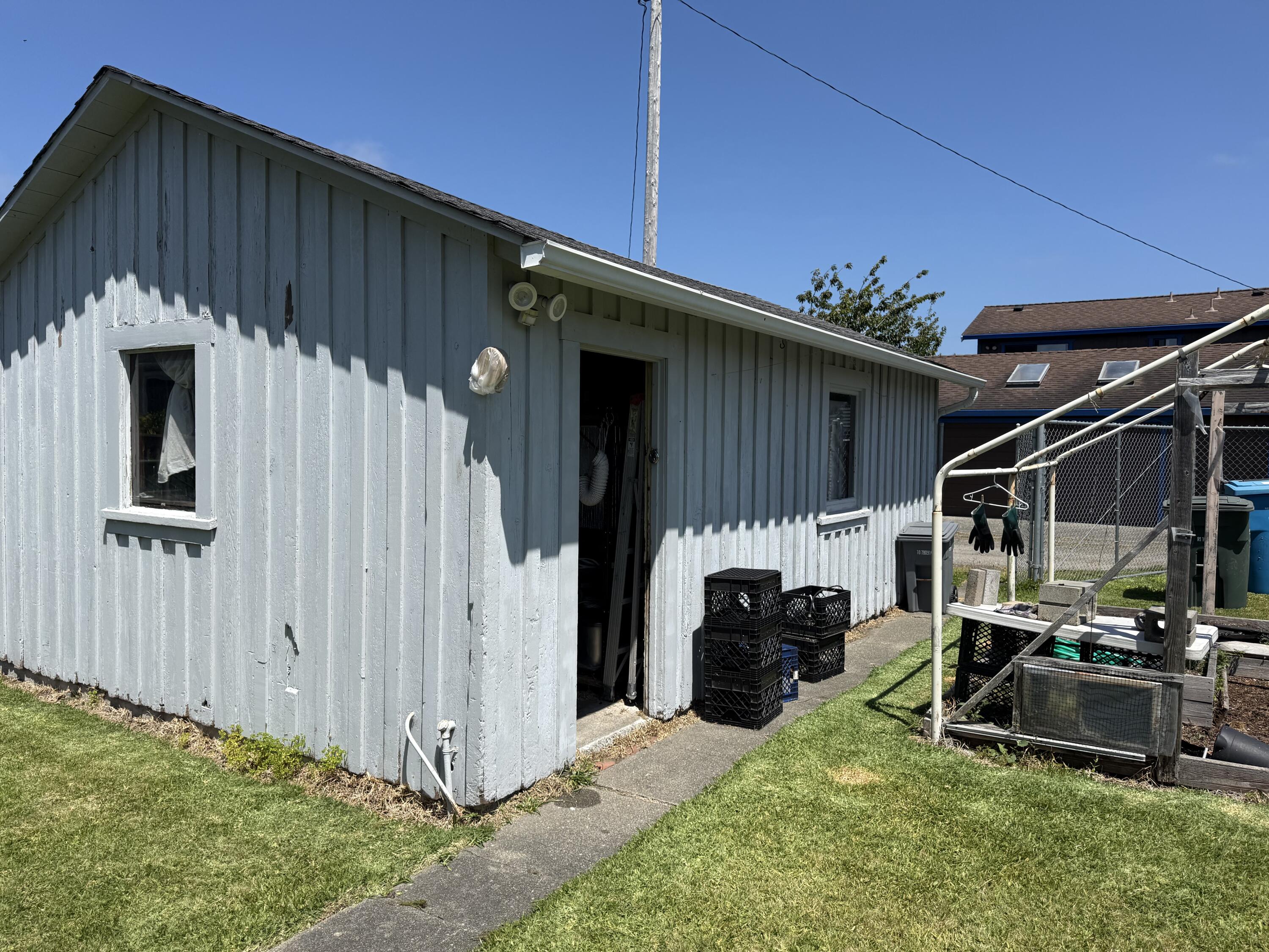 3237 Summer Street