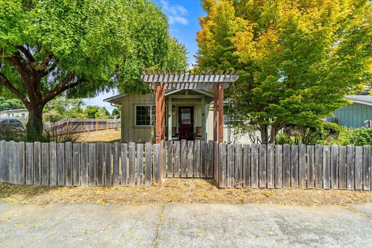 2405 Trina Court, McKinleyville