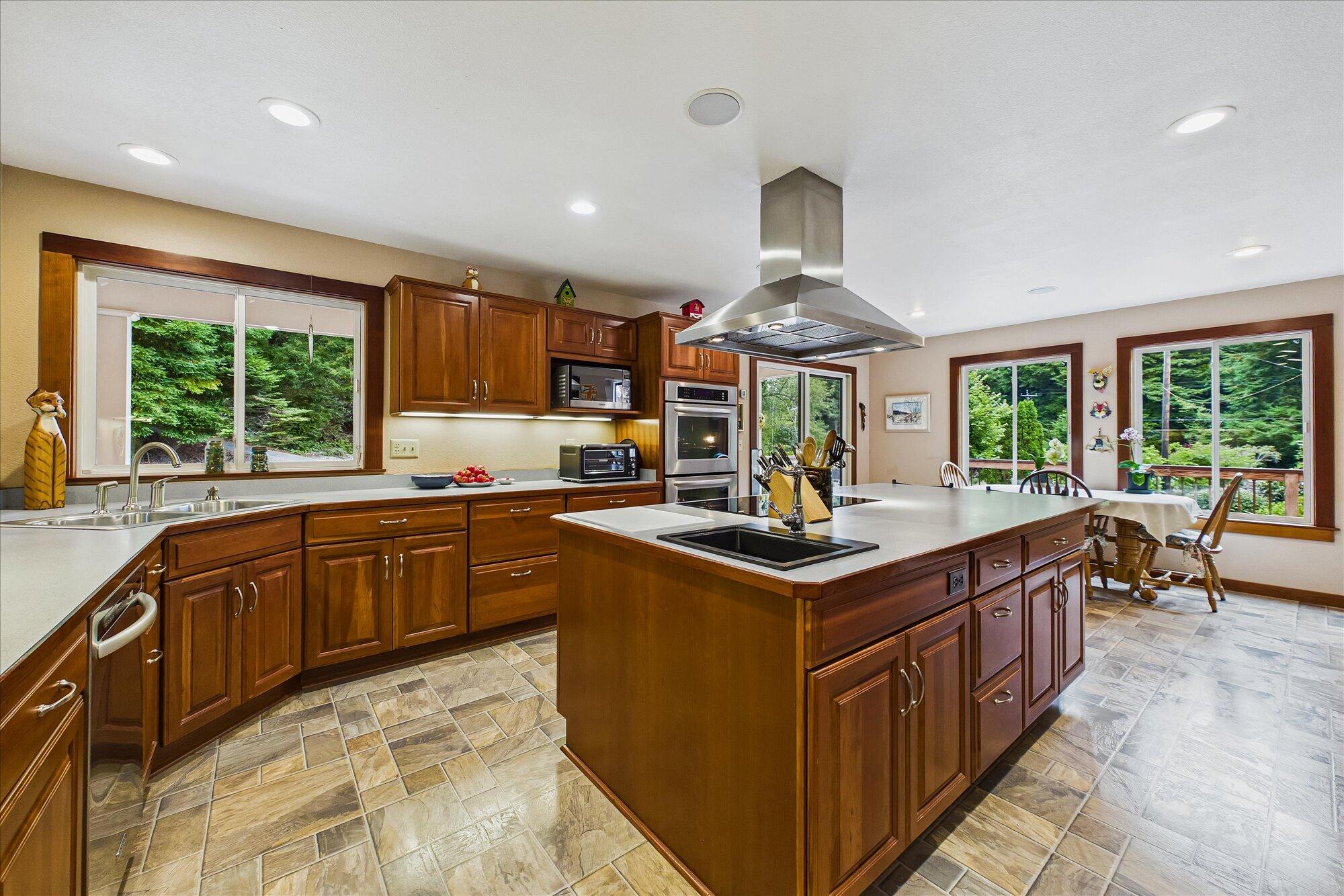 2838 Spears Road