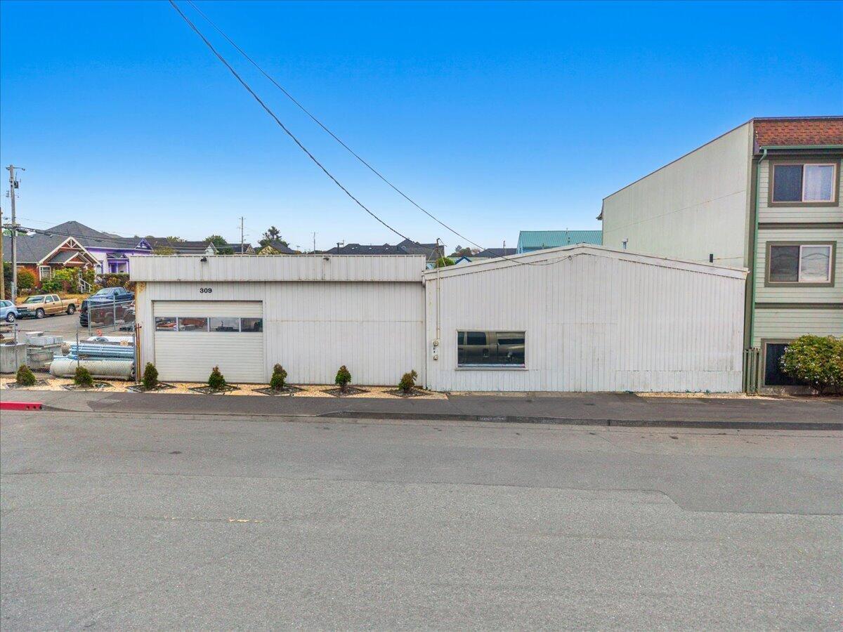 309 W 15th Street