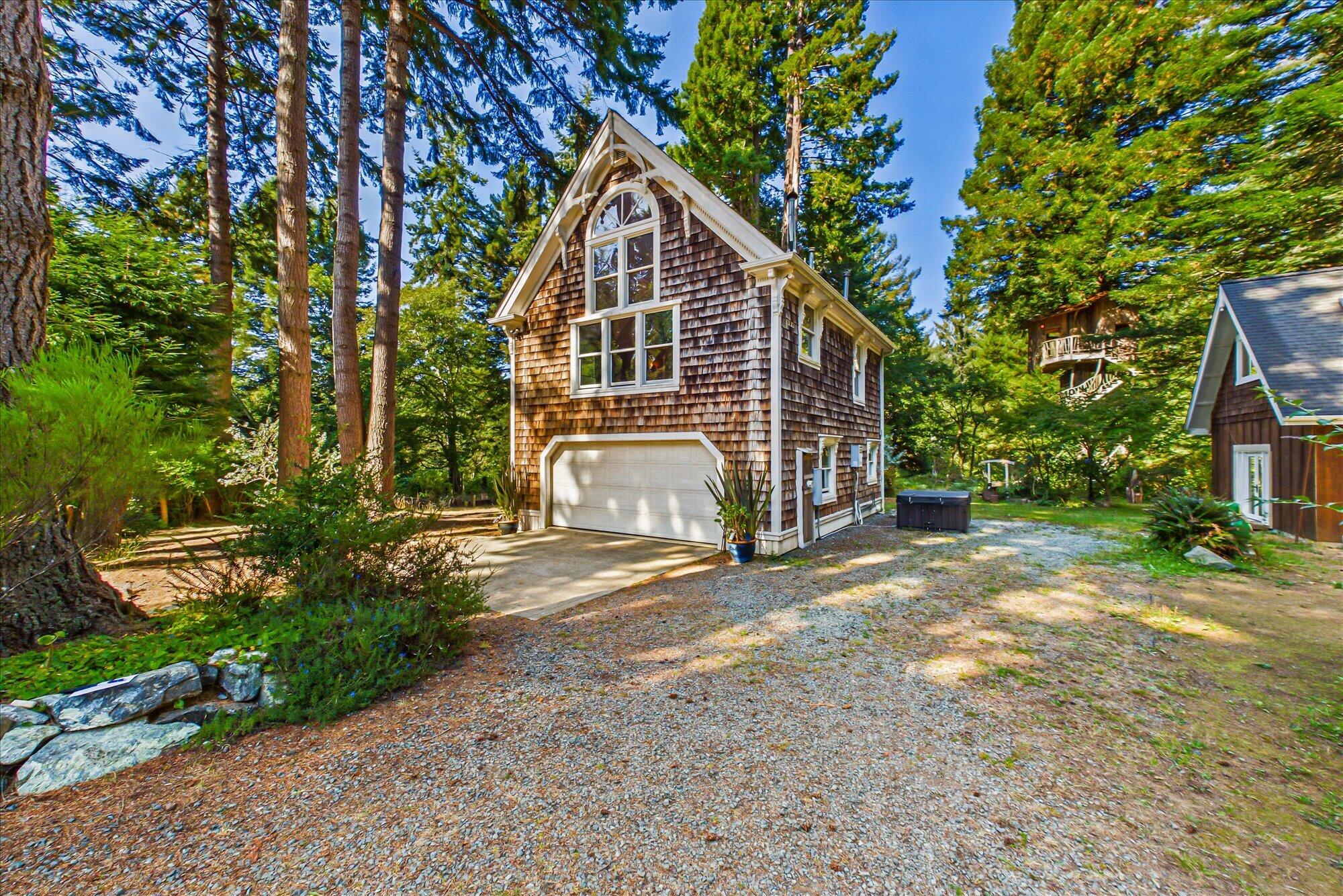 833 Kahlstrom Avenue