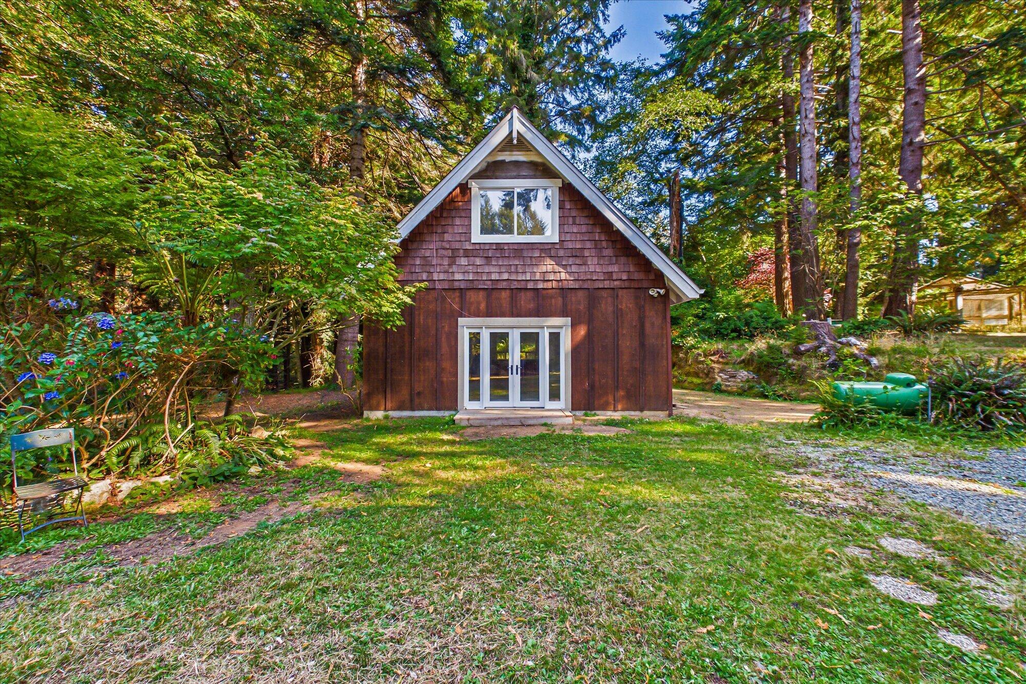 833 Kahlstrom Avenue