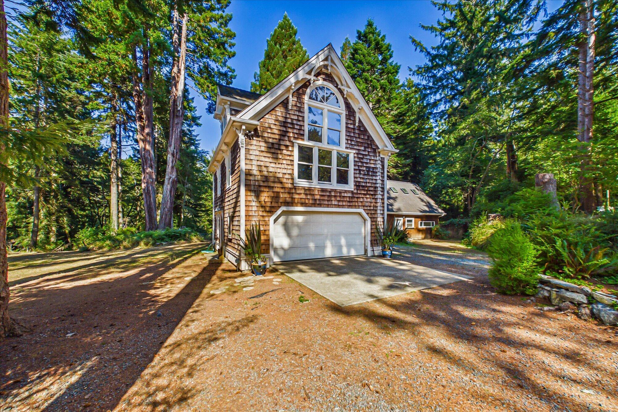 833 Kahlstrom Avenue