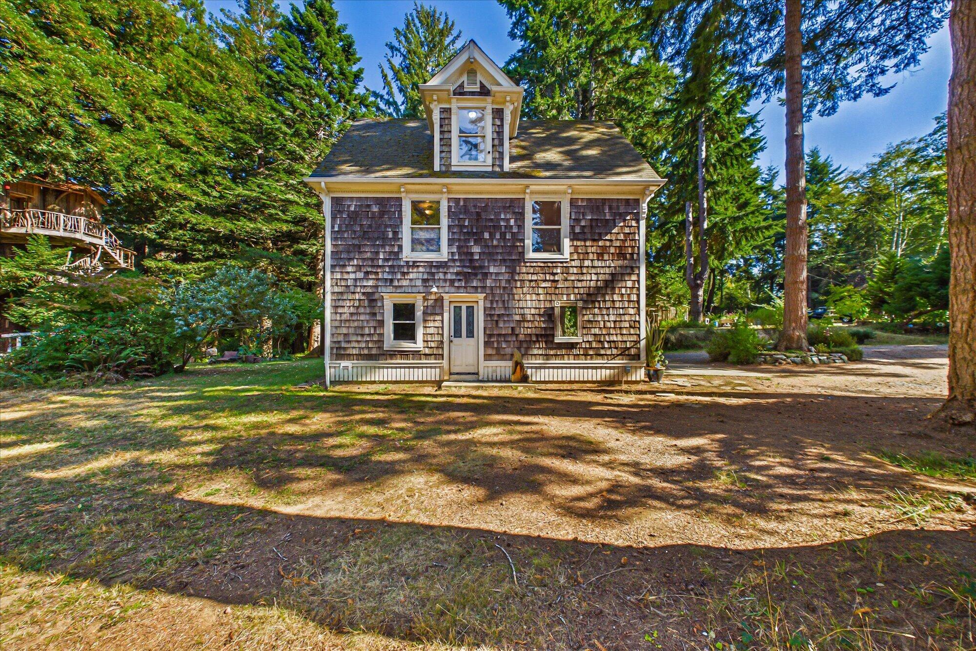 833 Kahlstrom Avenue