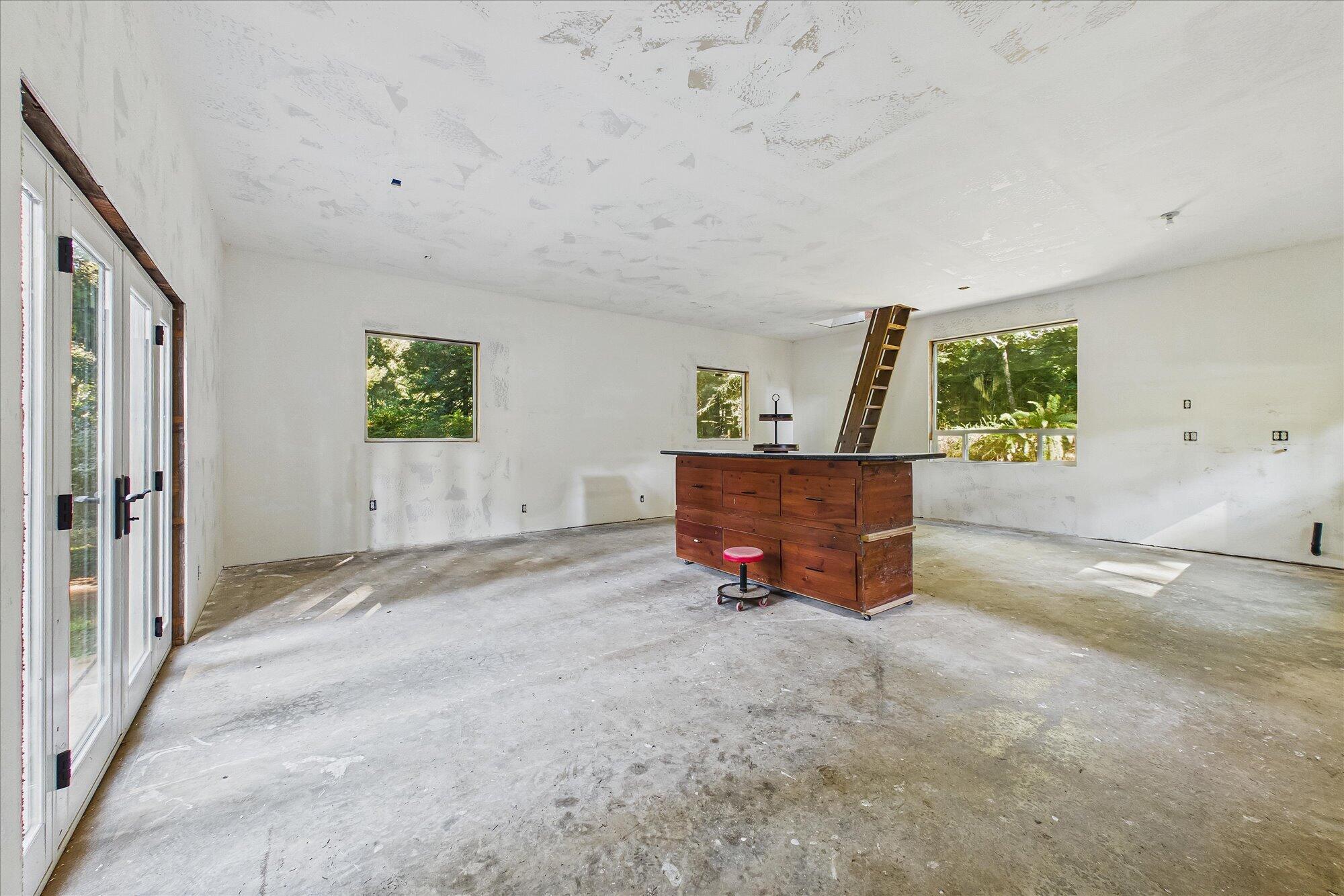 833 Kahlstrom Avenue