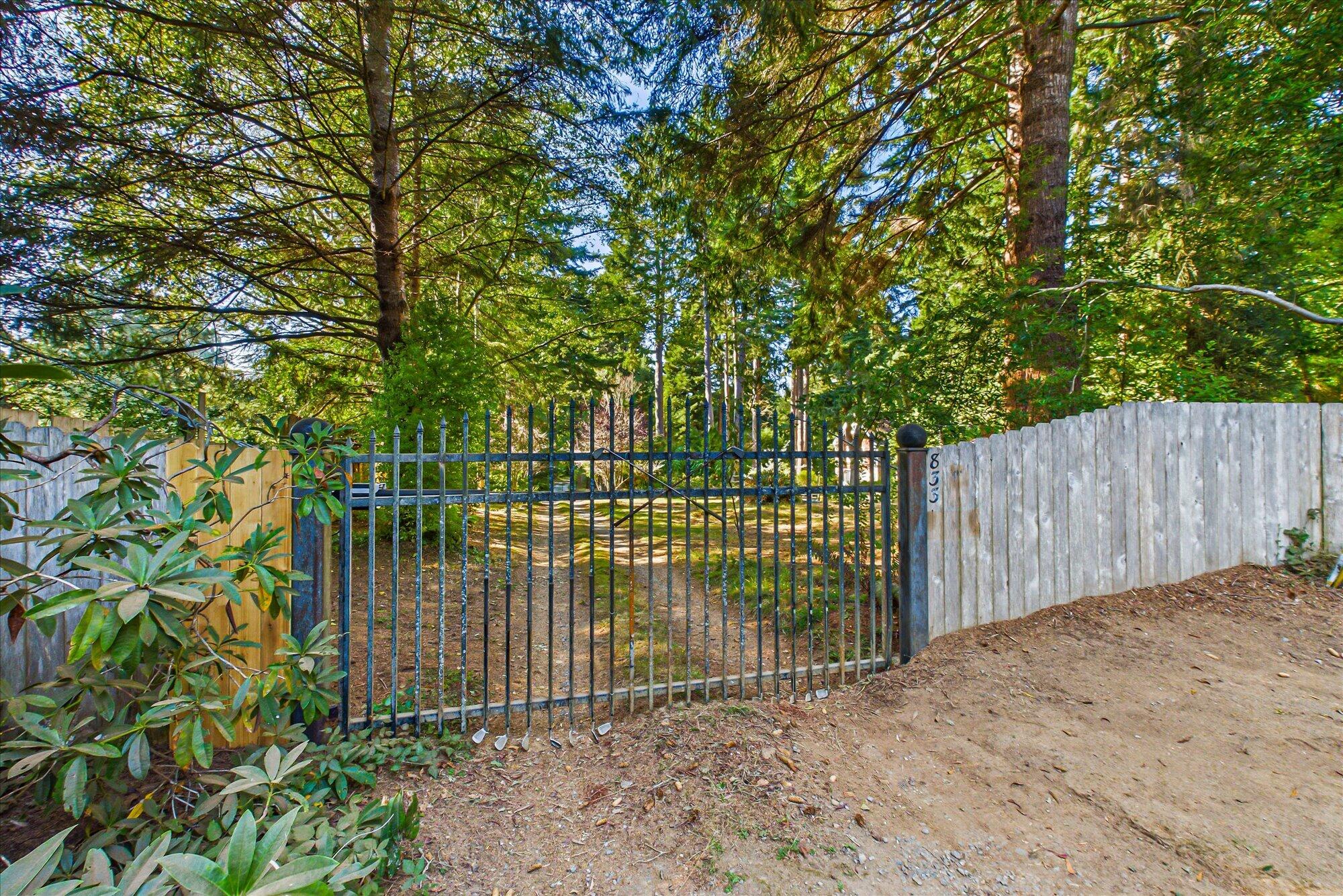 833 Kahlstrom Avenue