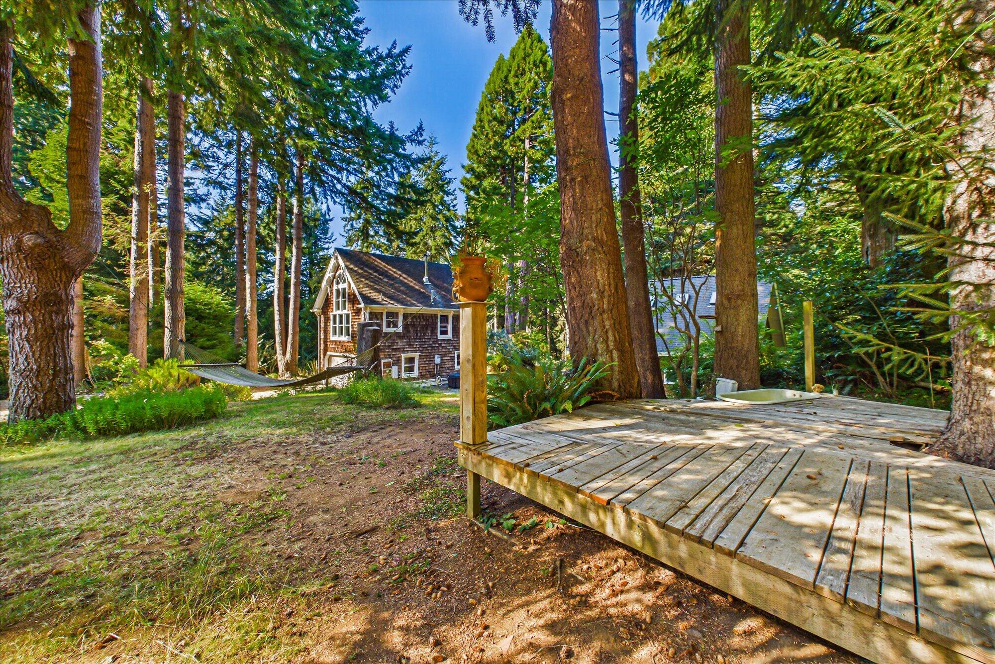 833 Kahlstrom Avenue