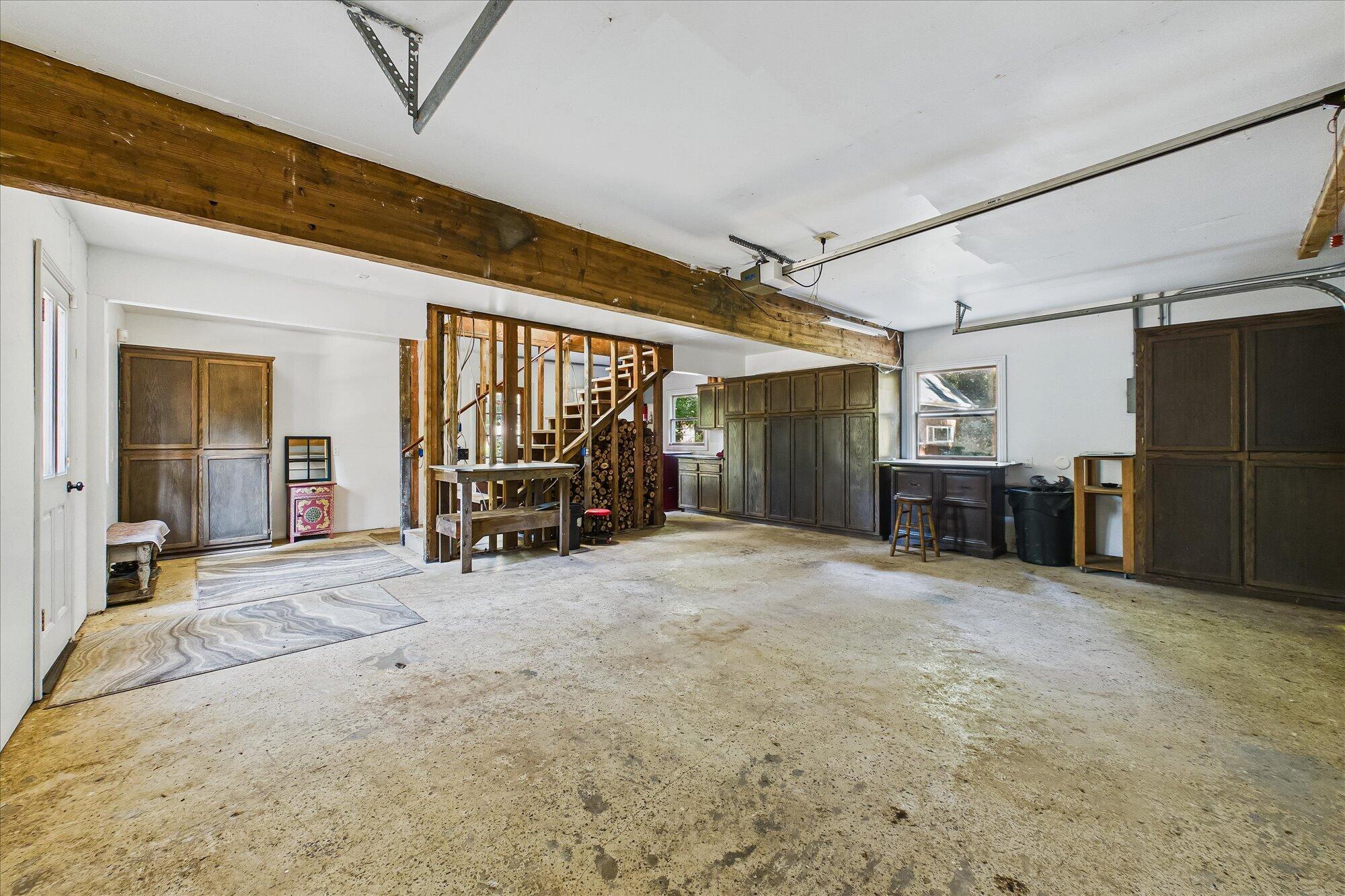 833 Kahlstrom Avenue