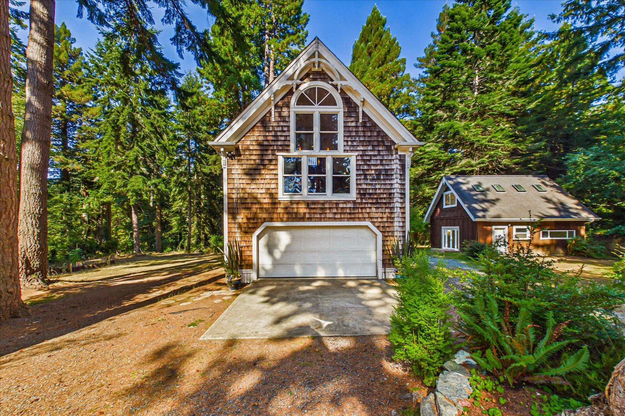 833 Kahlstrom Avenue