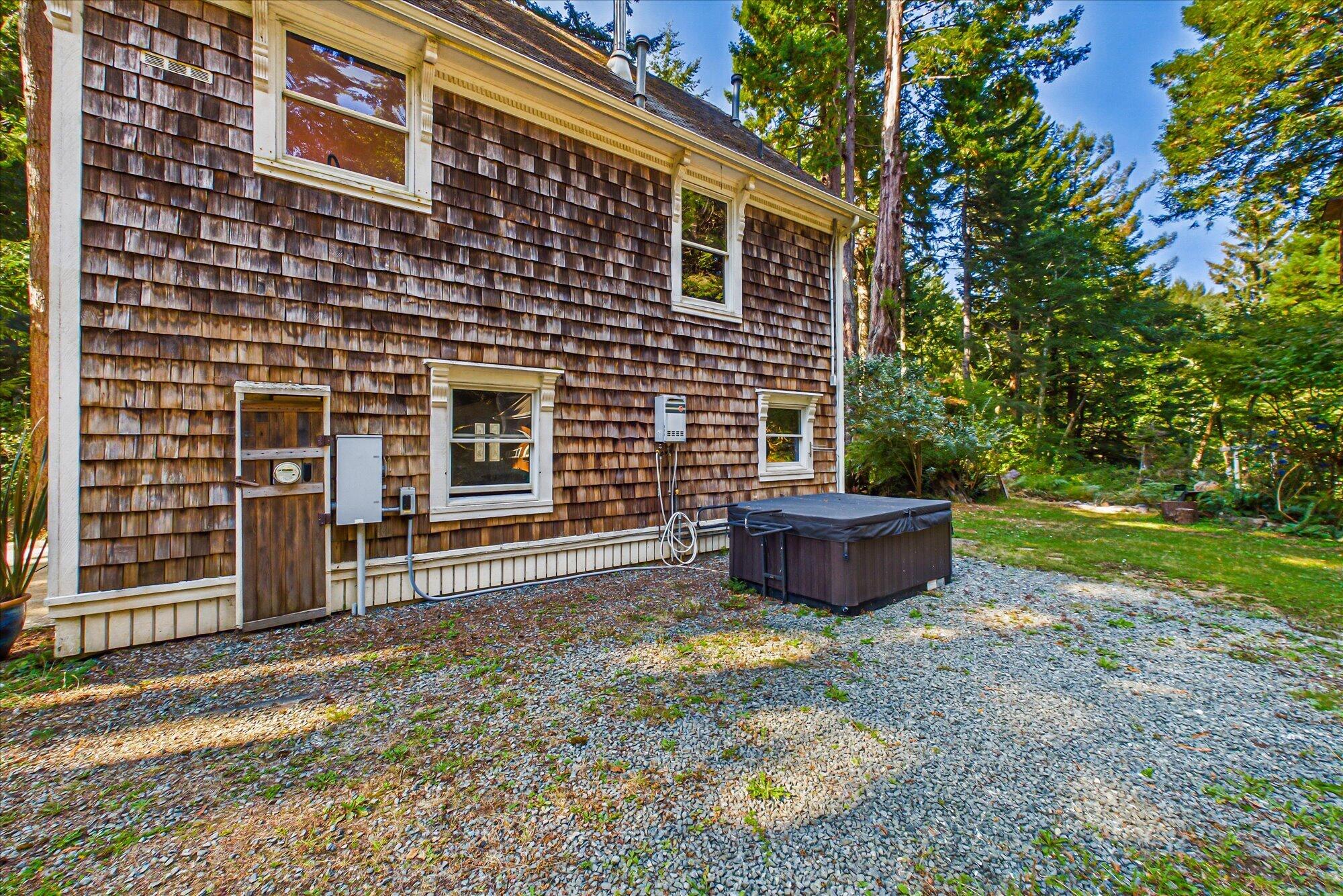 833 Kahlstrom Avenue
