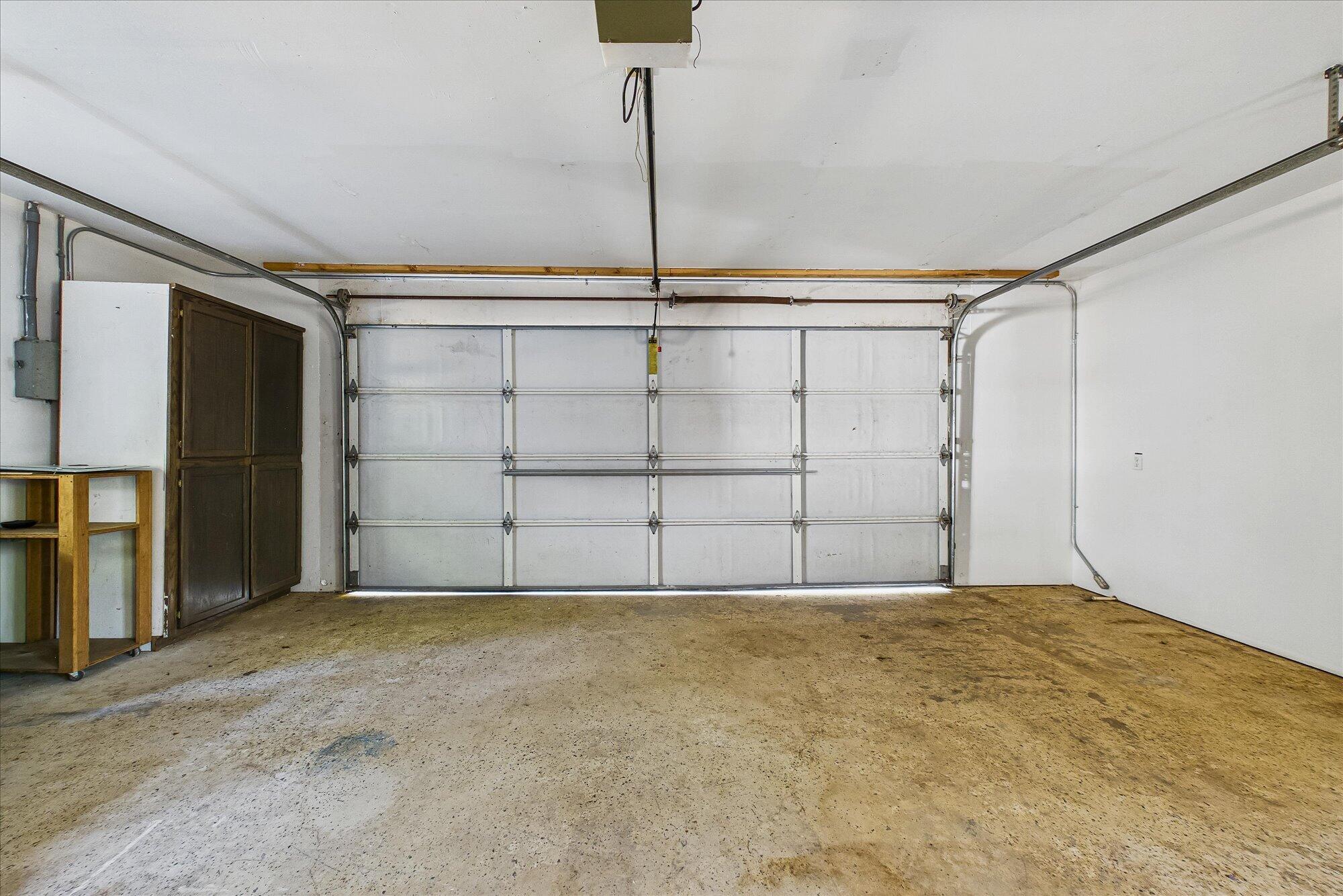 833 Kahlstrom Avenue