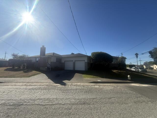 949 W Creighton Street