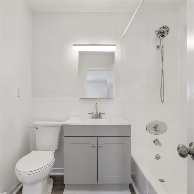 297 Main St # 16