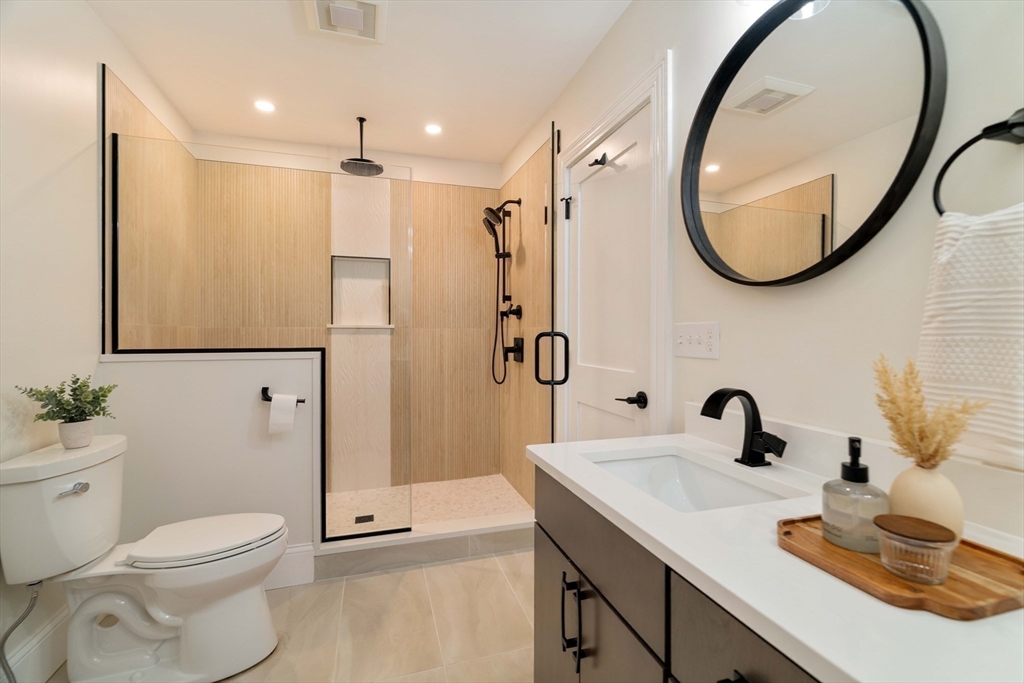 129 N Washington St # 3