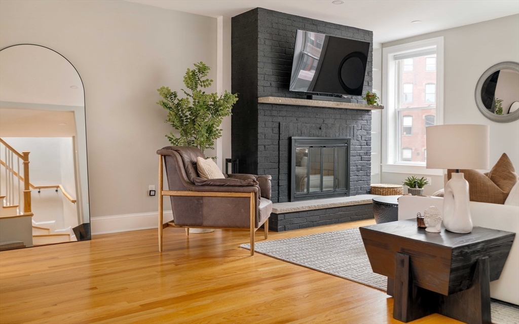 129 N Washington St # 3