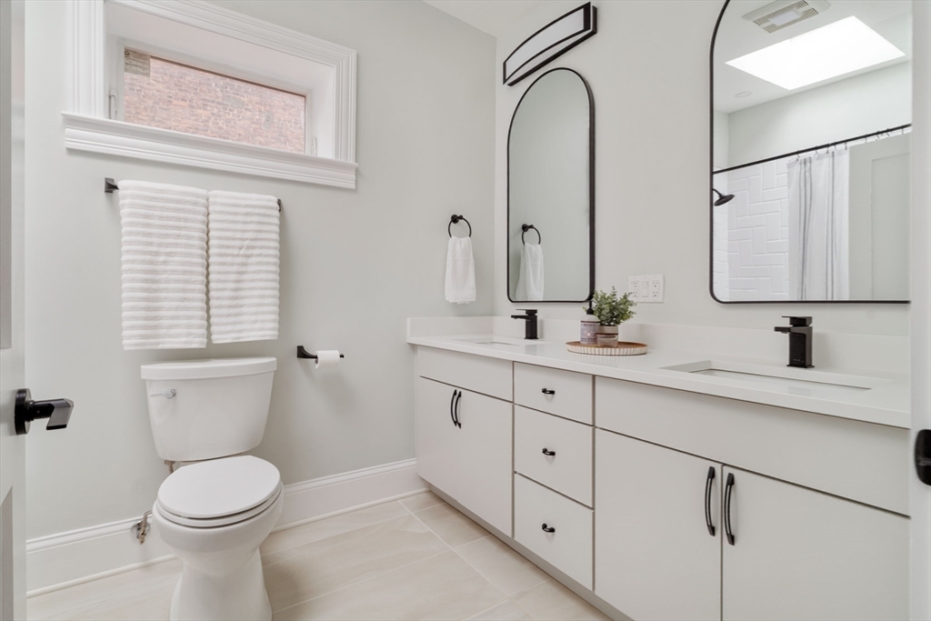 129 N Washington St # 3