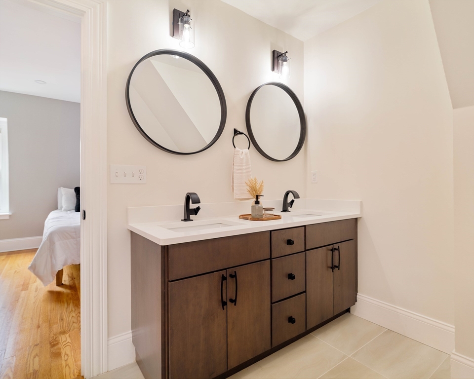 129 N Washington St # 3