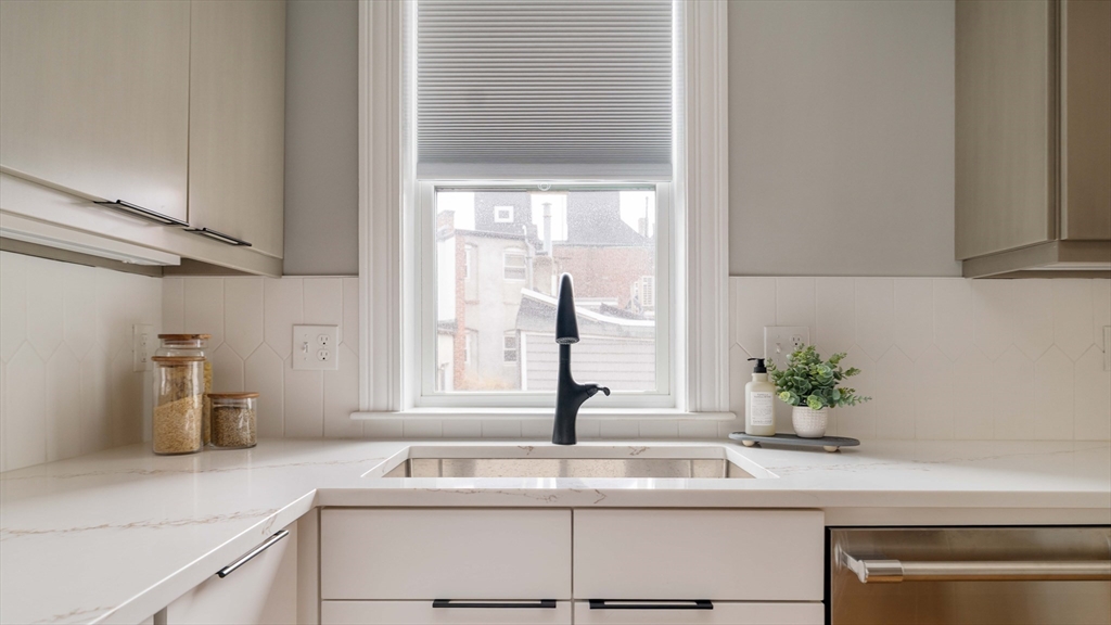 129 N Washington St # 3