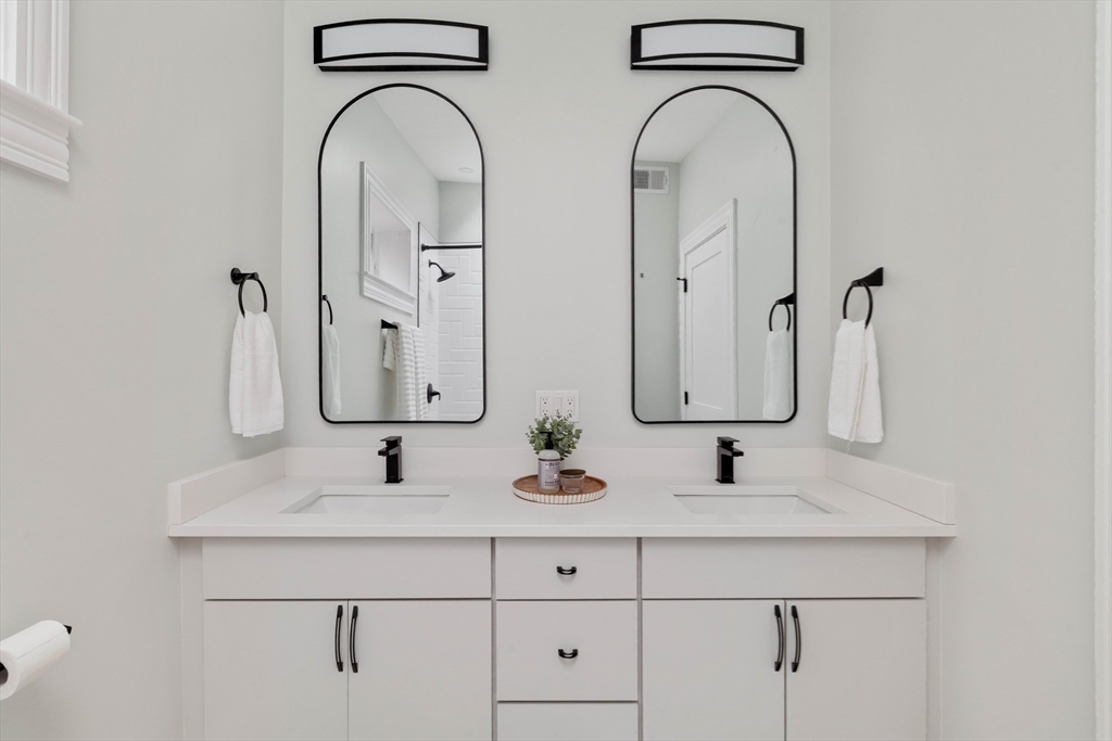 129 N Washington St # 3