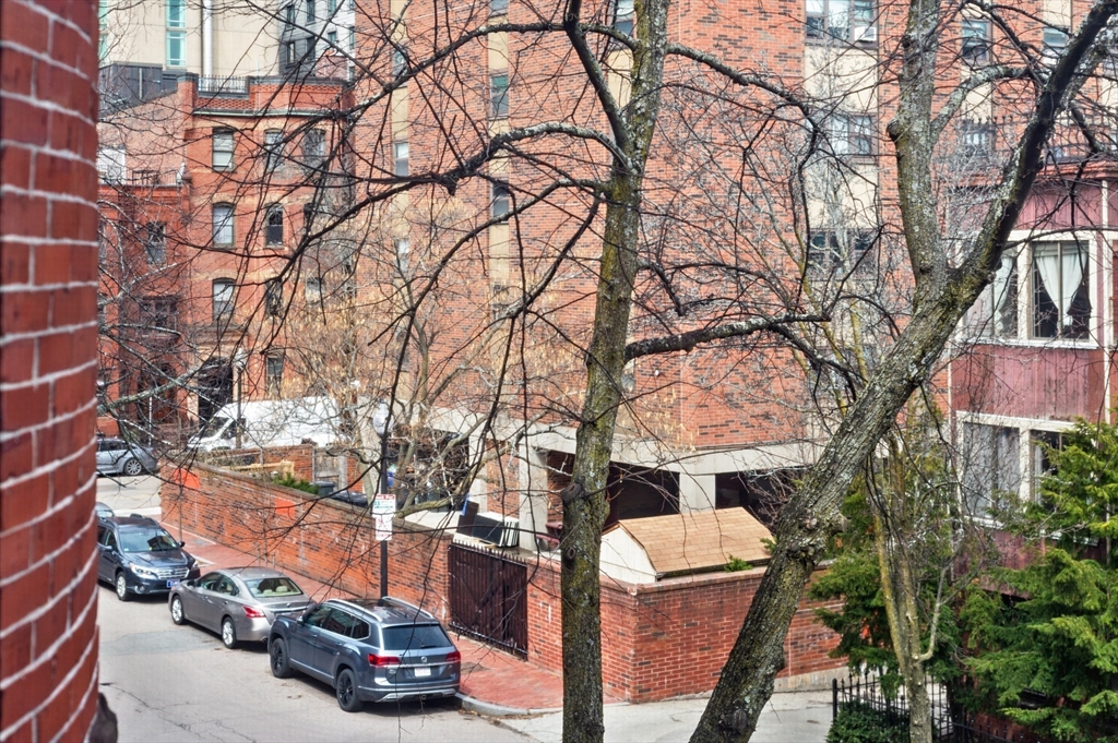 17 Follen St # 3F