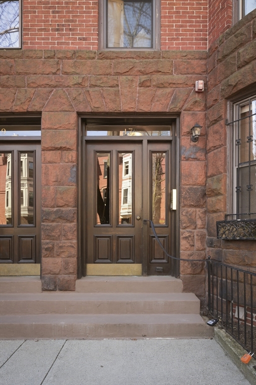 17 Follen St # 3F