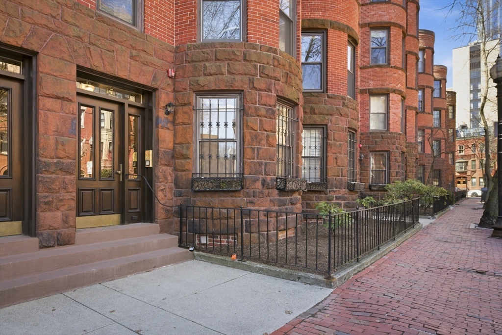 17 Follen St # 3F