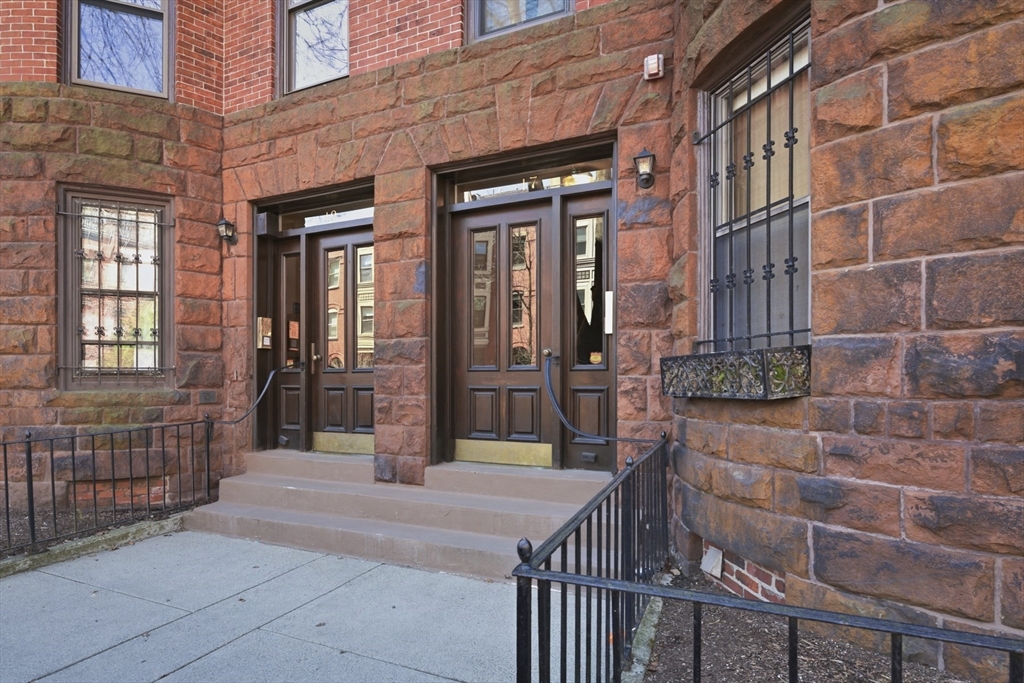 17 Follen St # 3F