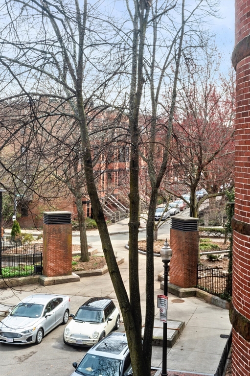 17 Follen St # 3F