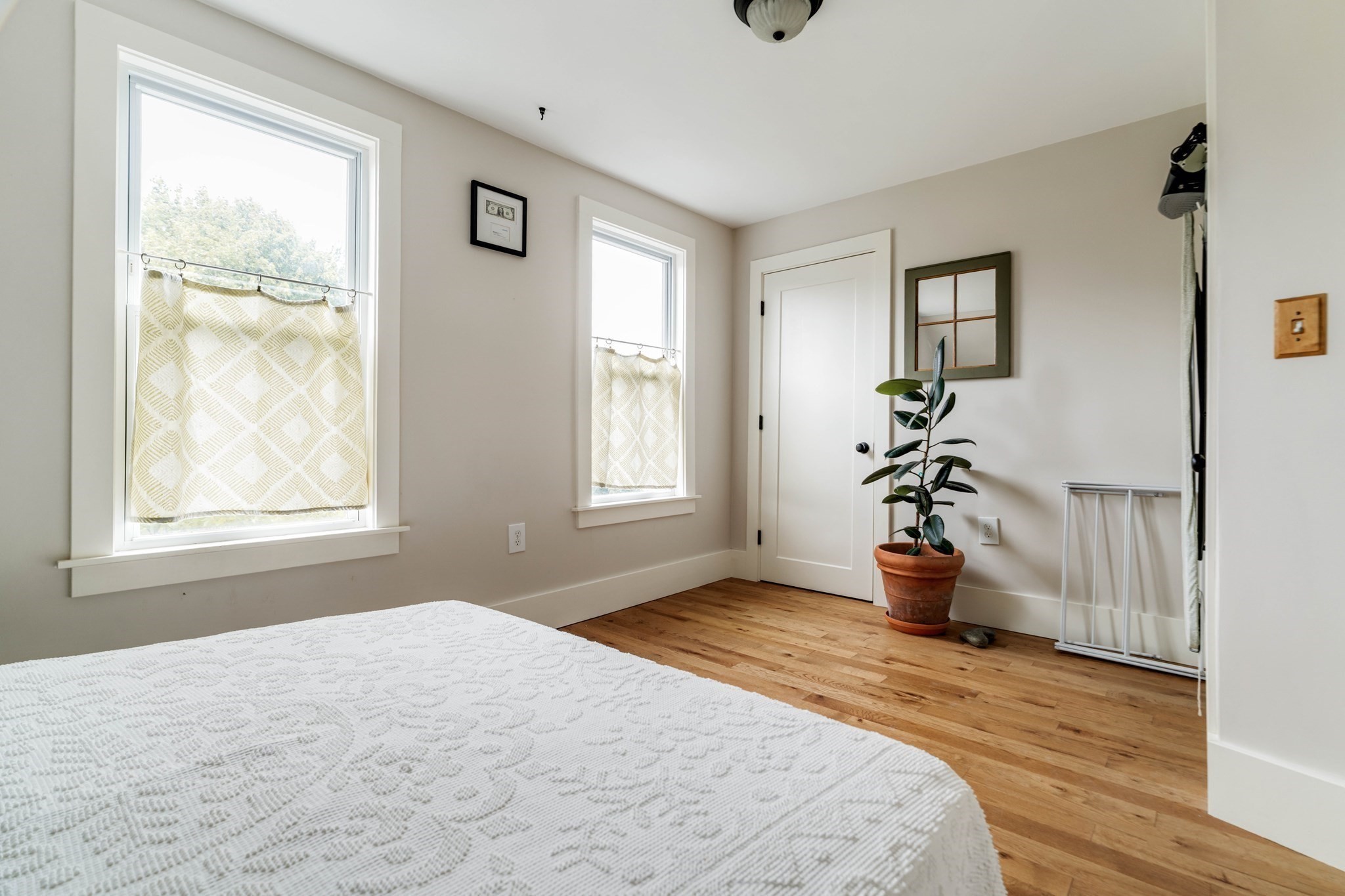 11 Byron St