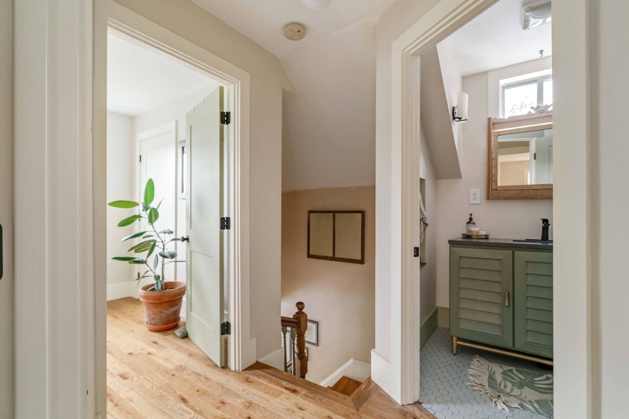 11 Byron St