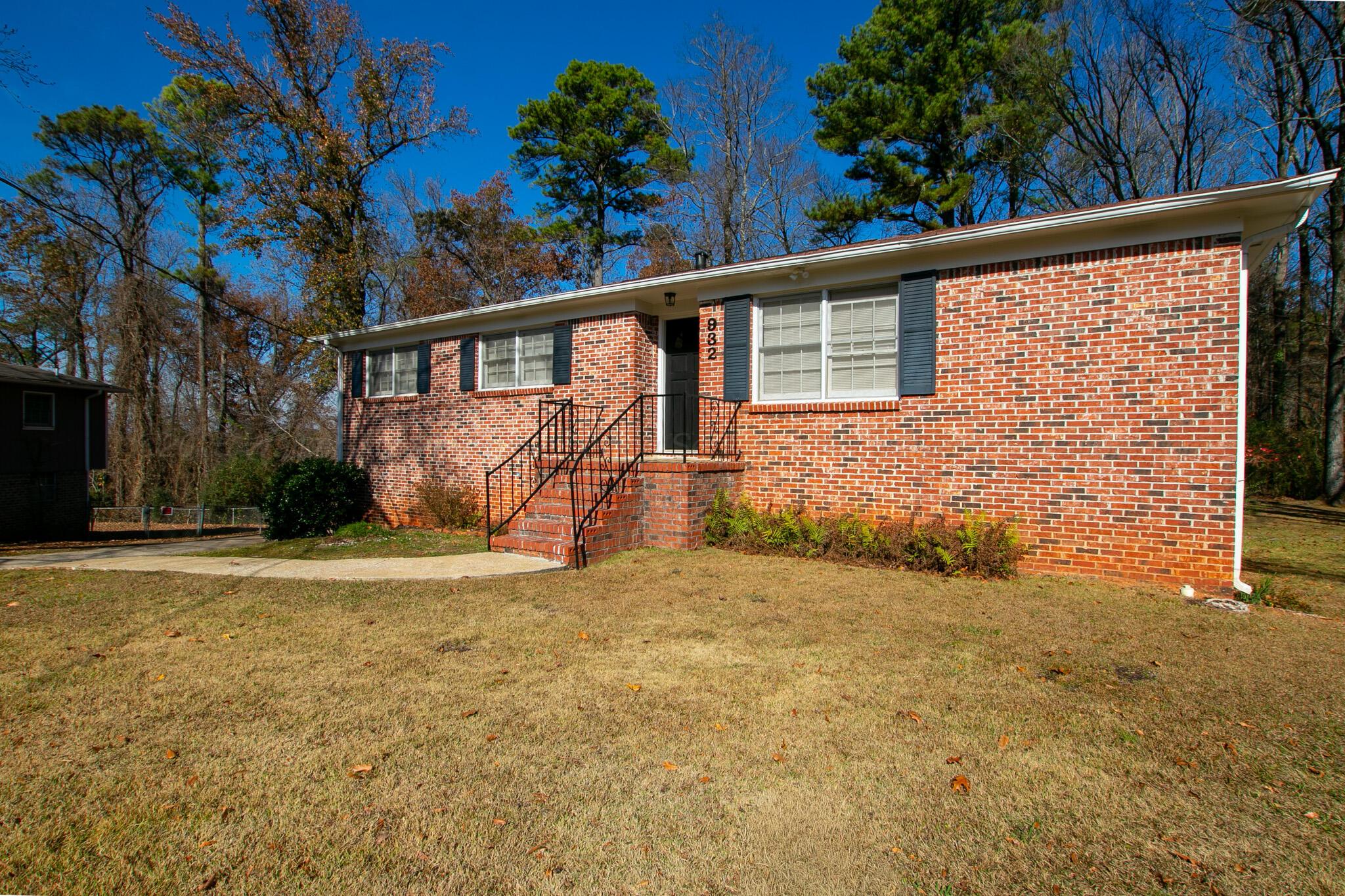 932 KATHRYNE Cir