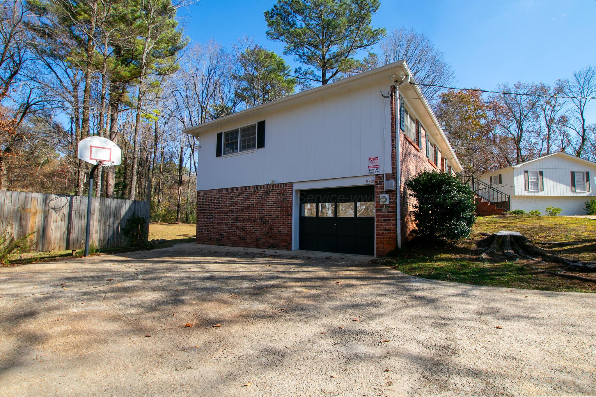 932 KATHRYNE Cir