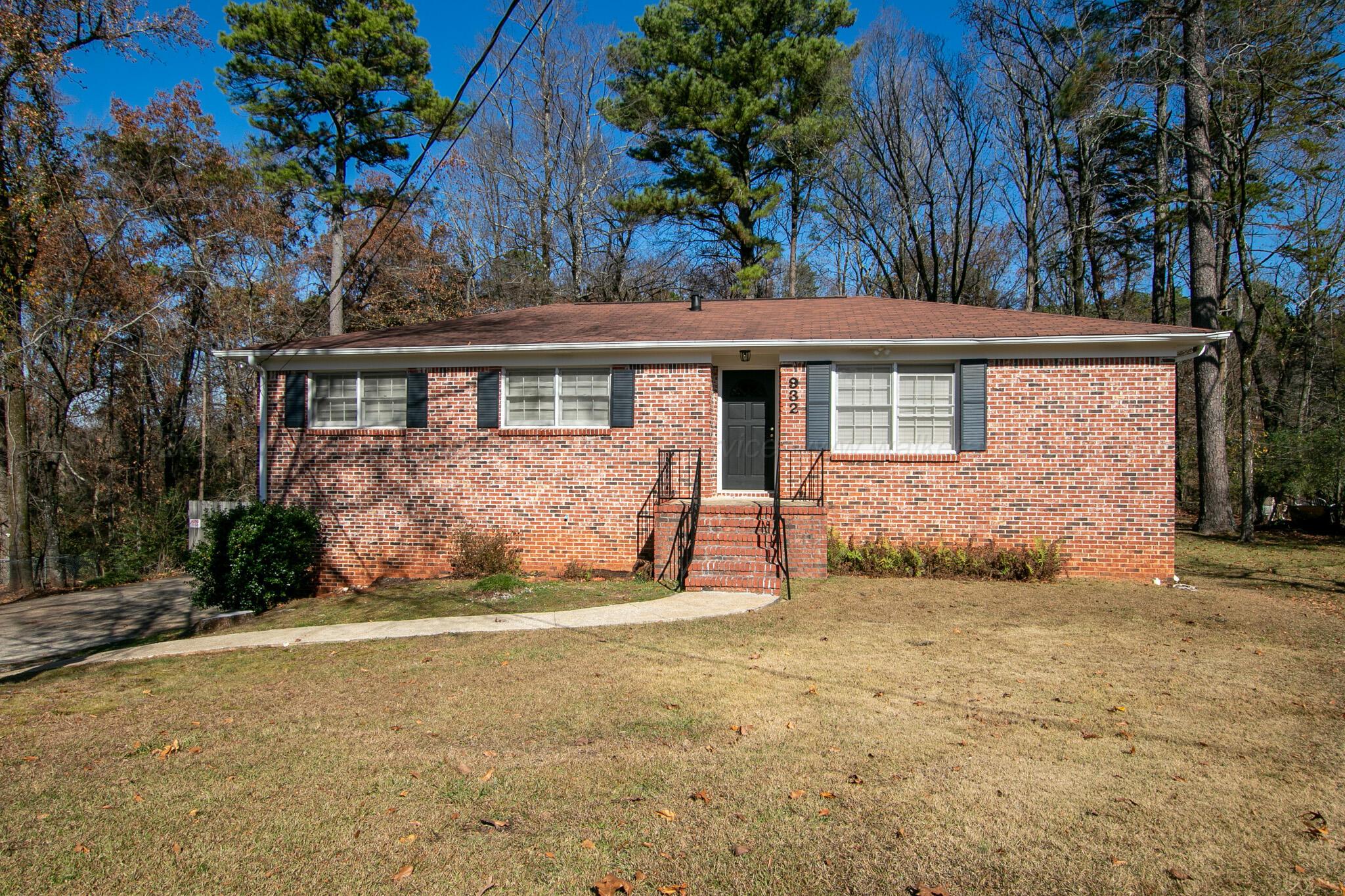 932 KATHRYNE Cir